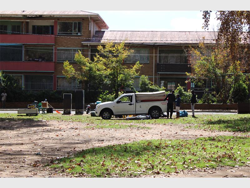 The Florida South Residents Association plans to help informal traders comply with municipal regulations before taking steps against those operating illegally.