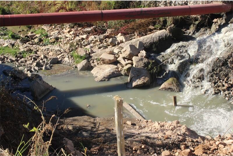 Johannesburg Water says the damaged pipeline has been repaired, while residents report that unpleasant odours persist.
