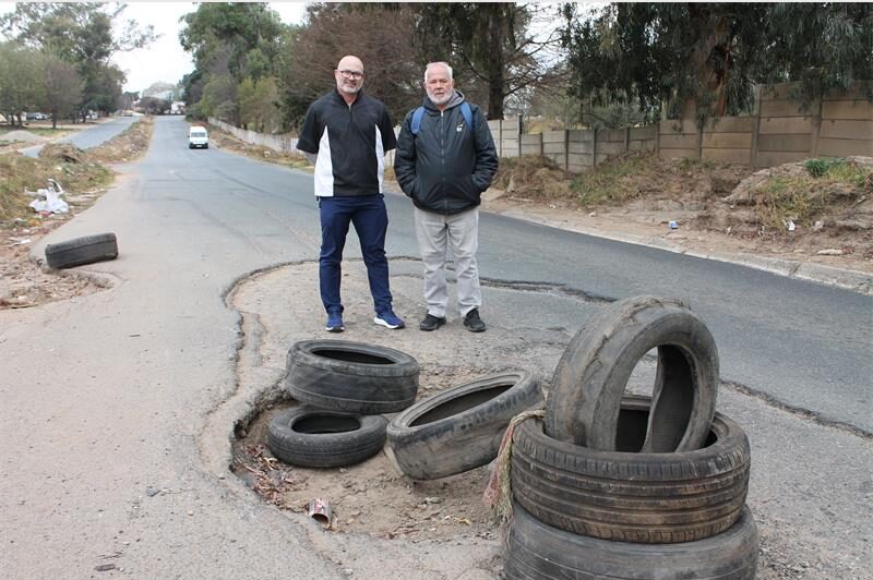 JRA's resurfacing of Spencer Road in Maraisburg has stalled, despite the entity's insistence that work is in progress.