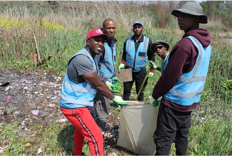 Volunteers and local organisations turned out in force to tackle illegal dumping and overgrown green spaces in Florida South.