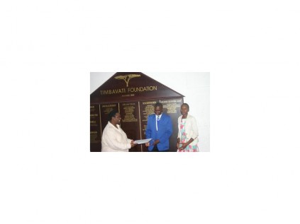 Success Ngobeni, from Sokisi High School, receives his award.