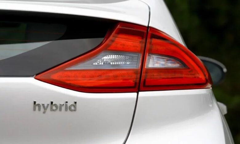 The-pros-and-cons-of-hybrid-cars-jpg