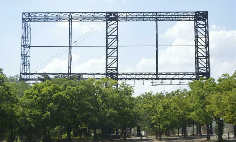 The City of Ekurhuleni has reminded residents and businesses that permission is required before putting up any outdoor advertising signs, regardless of property zoning. Failure to comply could result in fines.