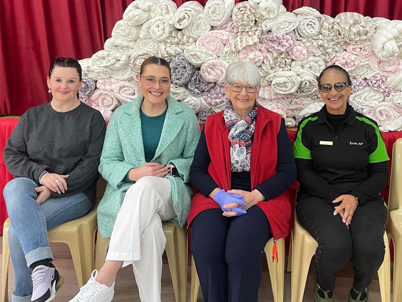 The game of bingo that was happening in the Tarentaal hall was happily halted when Stoneridge Centre arrived to drop off the gift of blankets