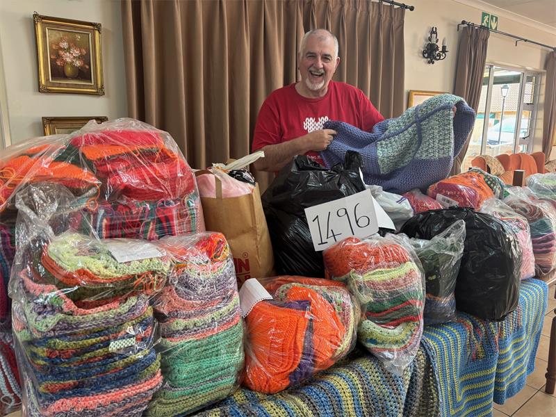 Thornhill Manor residents teamed up with 67 Blankets for Mandela Day, knitting over 1 400 squares and donating completed blankets to help those in need this winter.