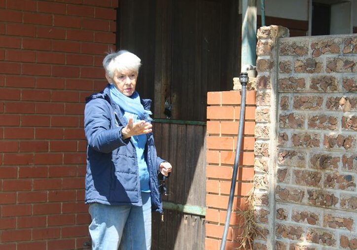 Once a thriving hub for horses and dogs, Gillooly’s Farm stables now stand in ruin, despite community offers to restore them. Clr Jill Humphreys says the City of Ekurhuleni is ignoring solutions while this once-beautiful facility crumbles.