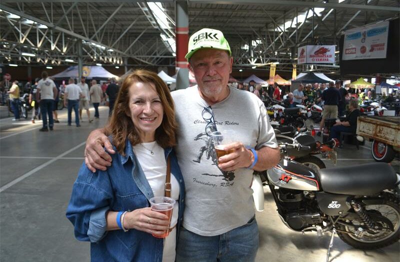 Motorcycle enthusiasts gathered at Greenstone Shopping Centre on September 6–7 for the 1000 Bike Show, enjoying hundreds of classic bikes from the 1900s to the 1980s, live music, food trucks, and family-friendly entertainment.