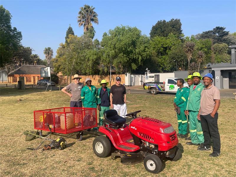 Bedfordview’s Oriel Park has received a fresh look this spring, thanks to Better Bedfordview’s community-led initiative to repair and restore its iconic gum pole fence, boosting local pride and park charm.