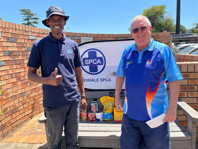 Members of Edenvale and Jeppe Quondam Bowls Clubs joined forces for the Bowling for a Cause initiative, donating cash and pet supplies to the Edenvale SPCA.