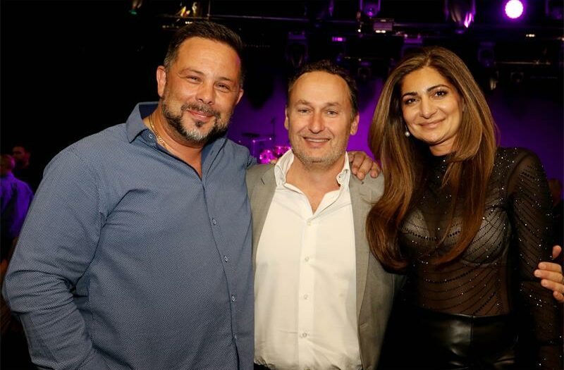 October 25 saw nearly 3,000 fans enjoy a one-night-only concert by Antonis Remos, with Josephine adding modern flair and a duet that had the audience on their feet.