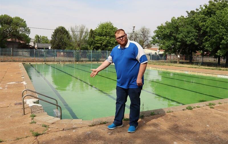 The City of Ekurhuleni has acknowledged that due to internal policies and procedures, tender delays have led to Klopperpark Swimming Pool not being opened for the swimming season.