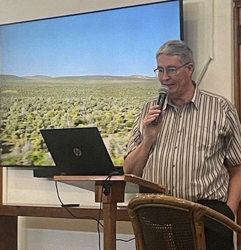 Laurence Newman took the audience on a visual journey through Namaqualand’s famous spring flower season during the Bedfordview Probus Club’s October meeting.