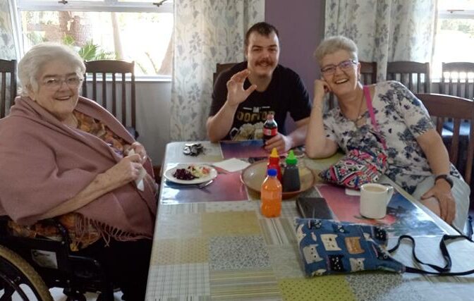 Residents and loved ones enjoyed boerewors rolls, cakes, and laughter at Thembalami Care Centre and Max Ordman Deaf Association’s family day on 25 October.