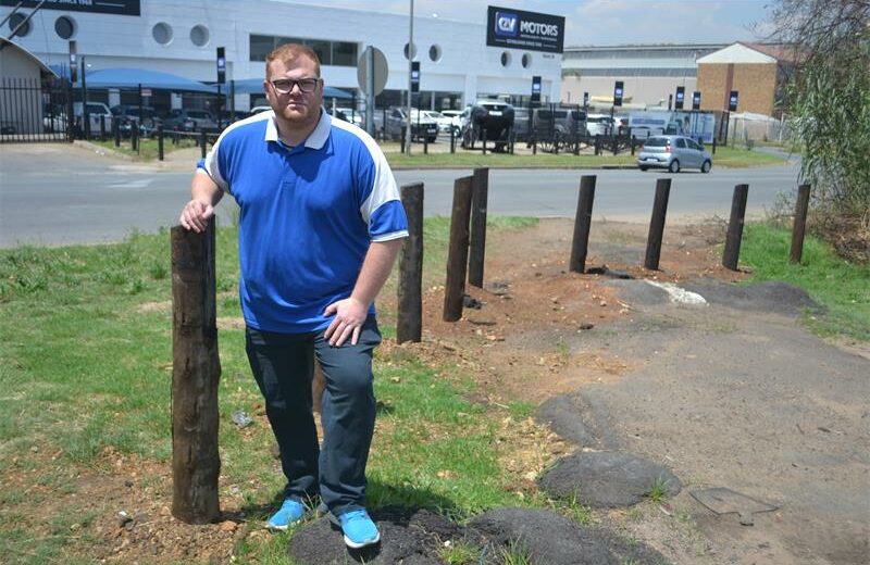 Makeshift exits, missing Armco barriers and broken freeway lighting have raised fresh alarms over safety and crime risks along the R24.