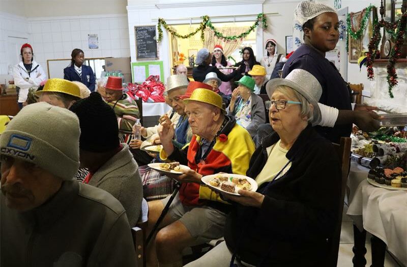 Senior residents at Elandsvallei Home for the Aged enjoyed a festive celebration on 29 October, with Reddam House Bedfordview learners and staff spreading joy through music, meals, and meaningful interaction.