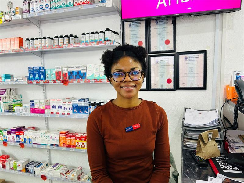 As festive travel picks up, a Boksview pharmacist warns that unexpected allergy flare-ups could derail holiday plans.