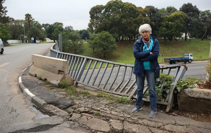 A damaged bridge rail on Boeing Road West has raised concerns in Bedfordview, with Ward 20 Councillor Jill Humphreys blaming heavy trucks for ongoing road destruction.