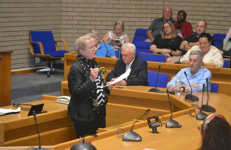 Ward 18 councillor Heather Hart has criticised the City of Ekurhuleni for failing to act against illegal outdoor advertising, warning that by-law violations are costing the metro revenue needed for service delivery and enforcement.