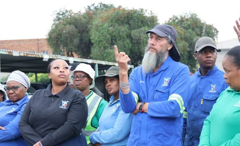 City officials met workers at the Germiston Roads and Transport depot to address challenges affecting day-to-day municipal operations.