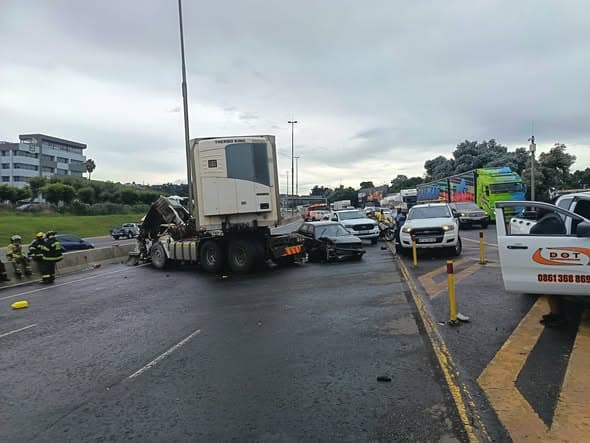 Motorists travelling on the N3 northbound near Bedfordview are urged to proceed with caution following a multi-vehicle accident at the Gillooly’s Interchange.