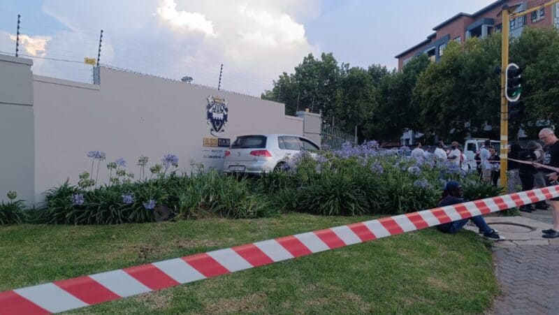 Public advised to avoid crime scene involving  a shoot-out.