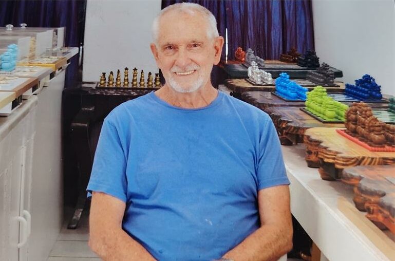Creativity at 80: Tarentaal retiree crafts bespoke chess sets by hand