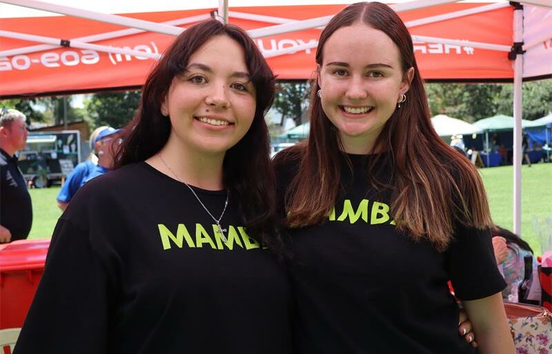 Red Bin Brigade hosts Valentine’s raffle at Hebra market