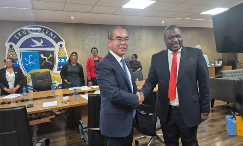Executive Mayor Nkosindiphile Xhakaza meets Chinese Consul General Pan Qingjiang to boost local business, skills development, and economic growth in the metro.