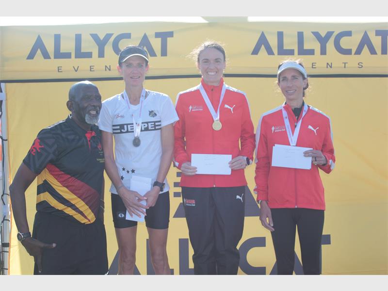 Khunonyane won in 01:10:35, while Coetzer clocked 01:21:22 for the women's title.