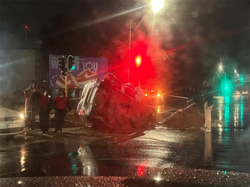 City of Ekurhuleni repairs dangerous hole on Bradford and Nicol roads following an accident on March 21.