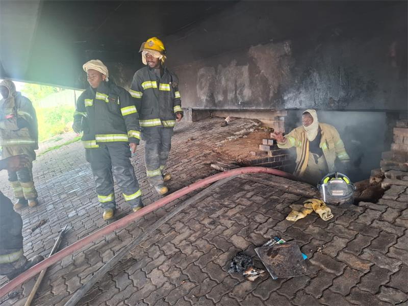 Firefighters battled a smoky blaze under a Bedfordview bridge, affecting visibility. No injuries reported.
