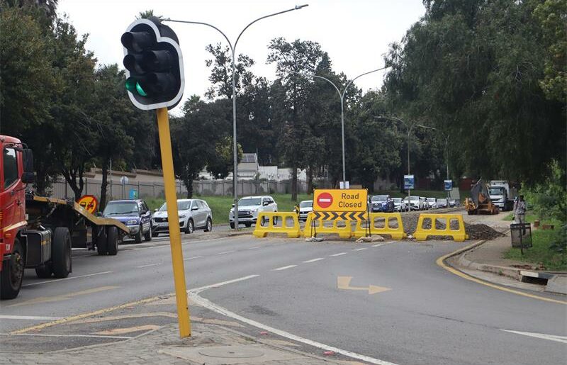 Ward 20 Clr Jill Humphreys said armed suspects targeted a SANRAL work site in Bedfordview, leaving workers shaken after a brazen daytime robbery.