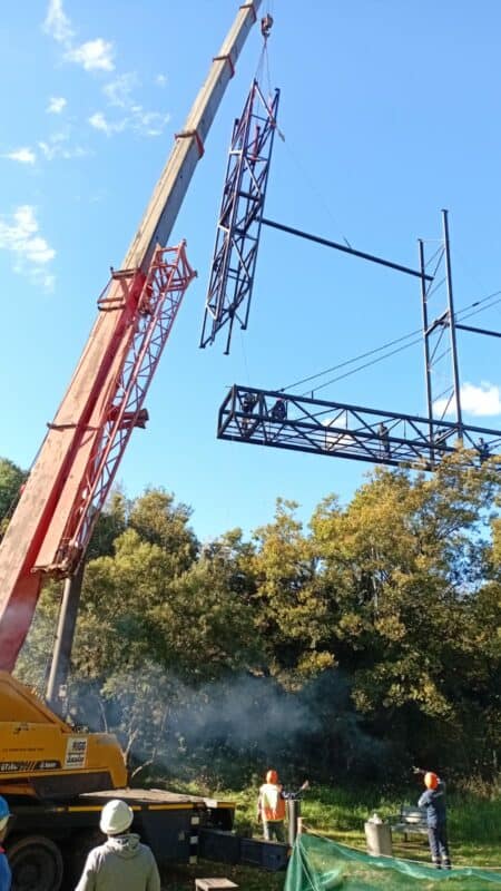 The City of Ekurhuleni has continued demolition work on the illegal Gillooly’s billboard in Bedfordview following a decade-long legal battle over the structure.