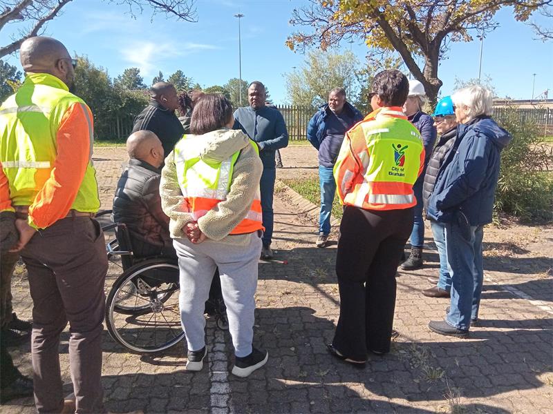 Illegally erected billboard at Gillooly's Farm is dismantled by the City of Ekurhuleni