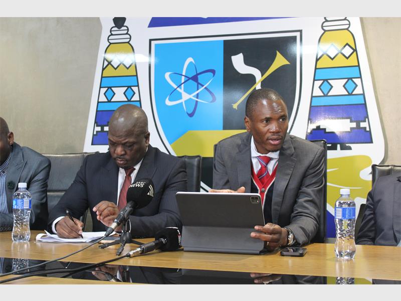 A total of 14 political parties supported the final budget