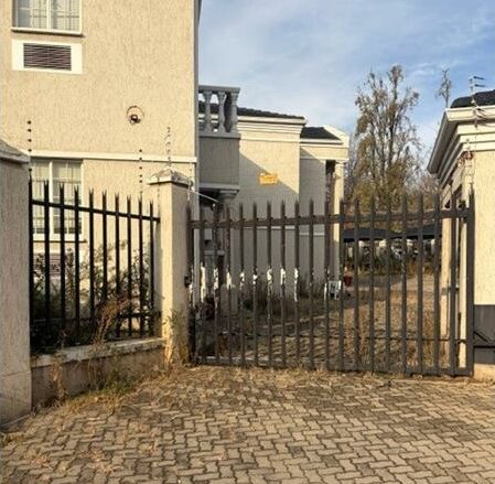 Bedfordview community members are concerned about the deteriorating state of a local property, while the City states that it’s in the process of tracking the property owner.