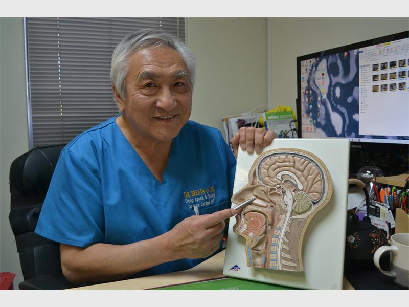 ENT surgeon Dr Ivan Jardine shares insight into sleep apnea, its symptoms and treatment.