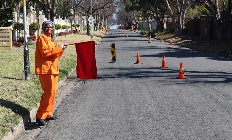 The Shelley Avenue, Senderwood road resurfacing commences for the next ten days while councillor is concerned about old pipes that may burst.