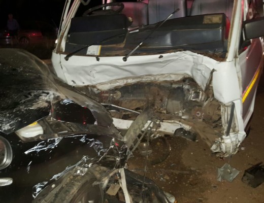 Head on collision involving a bakkie and a taxi on R114 in Nooitgedacht.