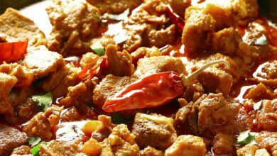 25 JUNE - SATURDAY ENTERTAIN – Boosting beef korma with aubergine, mushrooms and sweet potato