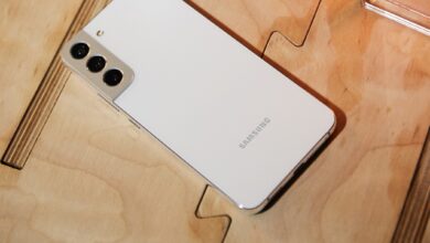 Sustainability - 10 June - 009_lifestyle_galaxys22plus_phantomwhite