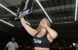 Isjeanne du Toit gets the crowds going