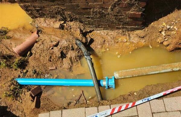 Johannesburg Water says pressure surges and ageing asbestos cement pipes are driving repeated water supply interruptions in parts of Douglasdale.