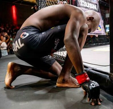 Nkazimulo King Shaka Zulu before he enters the hexagon.
