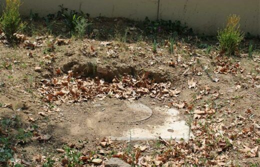 One of the inlets installed without drainage.