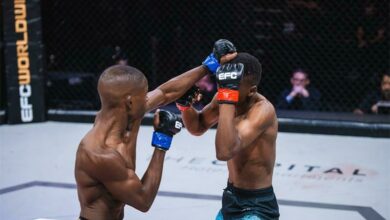 Ntando Zondi lands a huge right against Mphumelelo ‘The Butcher’ Mngoma.