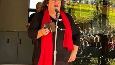 Bridget Tinniswood welcomies parents to the new campus.