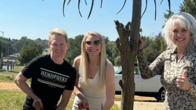 Jockey Piere Striker Strydom and his wife Chrisna donate a tree aloe to the new Fourways-Douglasdale verge garden, organised by Susan Mottram.