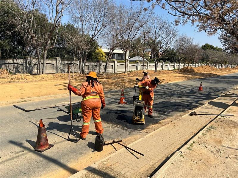 Johannesburg Roads Agency (JRA) has completed critical pothole repairs along Inchanga Road, while further steps are being taken to resolve persistent water issues affecting Duff Road.