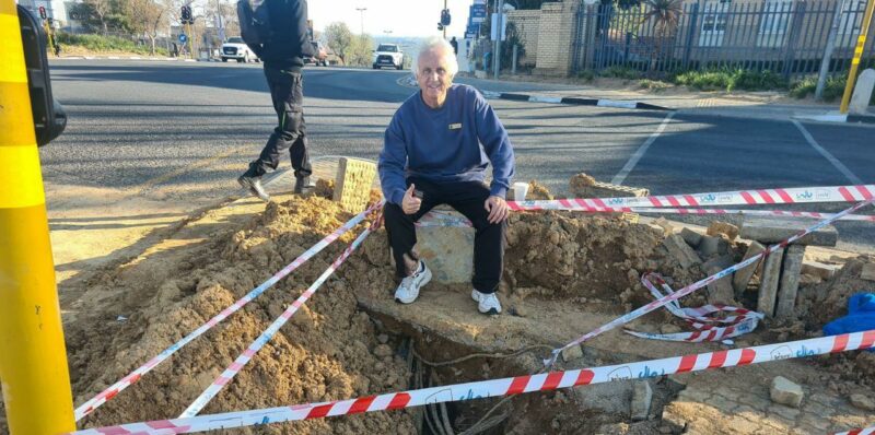 After running for over a month, wasting thousands of litres, a persistent water leak at Roos and Fourways boulevards has finally been repaired.